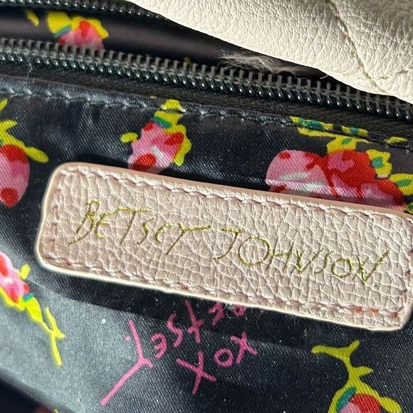 Betsey Johnson Pink Vegan Handbag with White Bow Heart Satchel Handbag Y2K - Picture 9 of 11